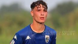 Entra dalla panchina e segna 3 gol in 3 minuti: il talento di 17 anni che fa impazzire tutti