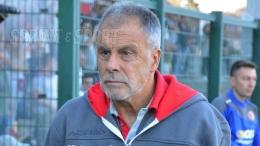 Caos senza fine in panchina nella città di 150mila abitanti, il tecnico chiede garanzie o sarà addio