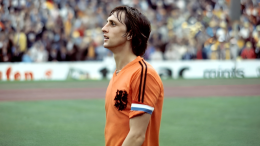 La maglia a due strisce: quando lo sponsor si inchinò al Profeta del gol