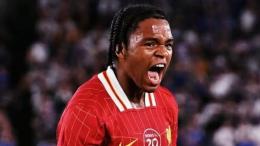 A 16 anni segna al 100' ed eguaglia il record di Rooney: la favola del nuovo predestinato del calcio