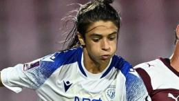 Debutta da titolare in Serie C a 17 anni in uno stadio da 37mila posti, è nata una stella