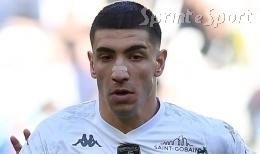 Resta in 10 dopo 25 minuti ma va a vincere lo stesso su un campo pietoso: Italia, è tanta roba!