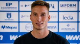 Un attaccante dal mercato estero per rimediare ad un inizio a rilento, l'ex club di Serie A le prova tutte