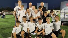 Sfiorato d'un soffio la scorsa stagione, i biancoblù agguantano il primo posto del torneo più ambito con un poker da favola