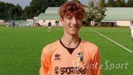 È un match incredibile! Un miracolo del portiere nel finale regala il primo punto alla sua squadra