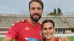 La storica piazza non si ferma! Fa 2 gol in 17 minuti, vince ancora e va a 2 punti dalla vetta