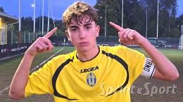 L'eroe di giornata è un difensore da paura: doppietta di testa che fa volare la capolista