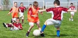 Calcio giovanile sotto accusa: tornei lunghi e non omologati mettono a rischio salute e diritti dei minori
