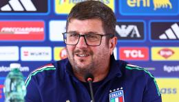 Occhio bendato e braccio bloccato per Camarda e i compagni dell'Italia in campo, la curiosa scelta del CT