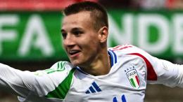 L'Italia è devastante: Camarda all'esordio segna addirittura col cucchiaio, tripudio per un poker eccezionale