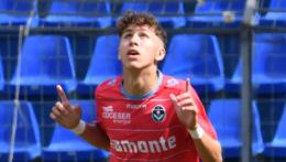 Da Kakà al ruolo di protagonista in Serie D: a 18 anni è subito diventato titolare inamovibile della sua formazione