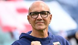 Esonerato il giocatore-bandiera del club di Serie B, in panchina arriva un vero esperto della categoria