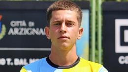 A 18 anni alla prima partita in campionato tra i Prof sforna subito l'assist per un gol, è nata una stella