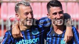 Il derby di Milano non giocato a Milano è dell'Inter: 2 gol in 5 minuti dell'illustre attaccante ed è gioia nerazzurra
