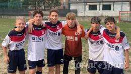 Clamoroso assist del portiere, gol in rovesciata, una tripletta e primo posto in solitaria per la squadra più in forma del campionato