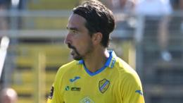 Botta e risposta tra il difensore 38enne e il centrocampista 35enne: è un pari avvincente 10 contro 10!