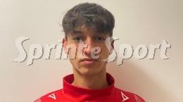 Mai così in alto! Vanno sotto due volte, ma il difensore goleador porta la squadra in zona playoff