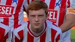 A 17 anni debutta con la capolista davanti a 10mila persone e mostra subito carattere, l'attaccante è straordinario