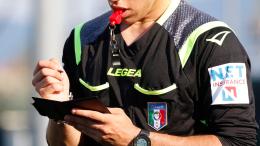 Infortunio per l'arbitro nel big match,  partita sospesa dopo il primo tempo
