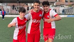 Tre volte il bomber-fantasista, vincono e continuano l'inseguimento in vetta