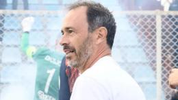 In Italia l'esonero dopo 10 partite, all'estero vince la Supercoppa ed è in finale di Coppa: il curioso caso dell'allenatore