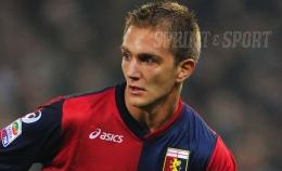 Esonerato l'allenatore dopo 3 punti in 9 partite, subentrano le bandiere del club e vincono subito