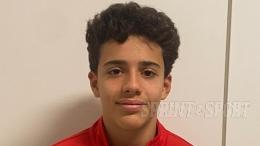 Il difensore entra dalla panchina, segna una doppietta decisiva e regala la prima vittoria ai suoi!