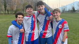 Decidono i difensori goleador,  il tris esterno consente di accorciare in vetta