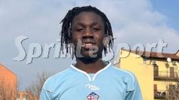 La punizione fenomenale risponde al guizzo del bomber: il big match finisce in pareggio