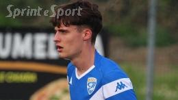 A 18 anni debutta tra i Professionisti con la squadra della sua città, la storia dell'attaccante è bellissima!