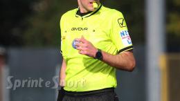 L'arbitro fischia prima la fine del 1°tempo e ammette l'errore: il match si rigiocherà a data da destinarsi