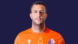 È il portiere del momento! Si rifiuta di giocare, torna tra i pali e segna su punizione nel big match