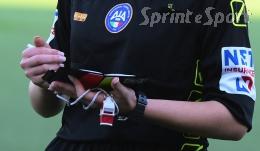 Partita sospesa per insulti sessisti all'arbitro donna, nel calcio al peggio non c'&egrave; davvero mai fine