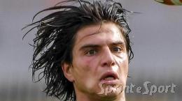 Un'espulsione, una traversa e due gol dei difensori: è uno scontro infuocato!