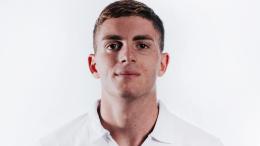 Segna il suo 1° gol tra i Professionisti e ferma la capolista, per il difensore è una giornata da vero leone