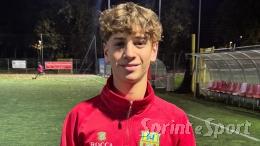 Toglie le ragnatele dall'incrocio e sfodera il suo repertorio: le «Petit Diable» strega la regione!