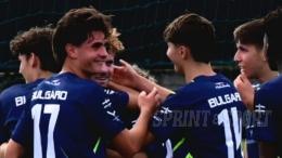 È la vittoria del weekend! Vanno sotto, cambiano assetto e beffano la seconda in otto minuti