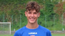 È il talento del momento! Il classe '08 entra dalla panchina e in 3 minuti segna il suo primo gol in D