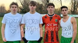 Quattro gol nel primo tempo decidono una partita di fuoco: la dedica all'ex compagno alla fine