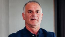 In Italia non va oltre la Serie C, all'estero allena nelle Coppe Europee e vince: la grande soddisfazione del tecnico