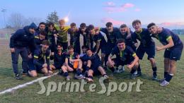 La capolista spreca in superiorità numerica: eroici collinari che agguantano il pari nel finale