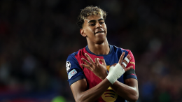 Betis–Barça, il padre di Lamine Yamal sfida la curva: esulta verso i tifosi e viene spostato dagli steward