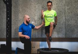 Il ritorno in campo dopo un intervento al crociato anteriore: tempi, tappe e strategie per giocare in sicurezza