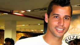 Il portiere con pi&ugrave; presenze nella storia del calcio, con (almeno) 1.390 partite, non molla e rinnova col Fluminense fino a dicembre 2027