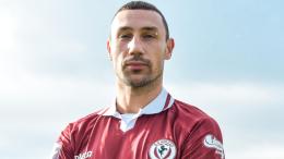 Lotta fino all'ultimo, segna e saluta la squadra che ha provato a trascinare: il tosto centrocampista cambia girone