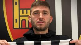 Mezza Serie C lo voleva e lui ha scelto, l'attaccante sar&agrave; bianconero e inizier&agrave; dal 3&deg; posto l'assalto alla vetta