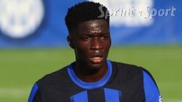 Ha giocato all'Inter per una vita, ora approda in una piazza super-appassionata: l'attaccante cerca gol e fortuna