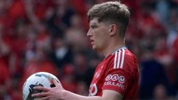 Un sedile, una cicatrice, una lezione al calcio: 18 mesi di carcere per il tifoso che fer&igrave; Jack MacKenzie