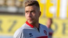 Gol-vittoria dell'attaccante riaccolto da poco come un idolo, l'outsider vince fuori casa e prenota la finalissima