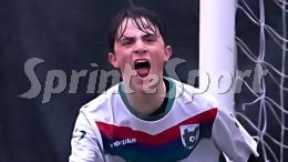 Segna un gol indimenticabile all'angolino: la rasoiata al volo da posizione impossibile sblocca la partita